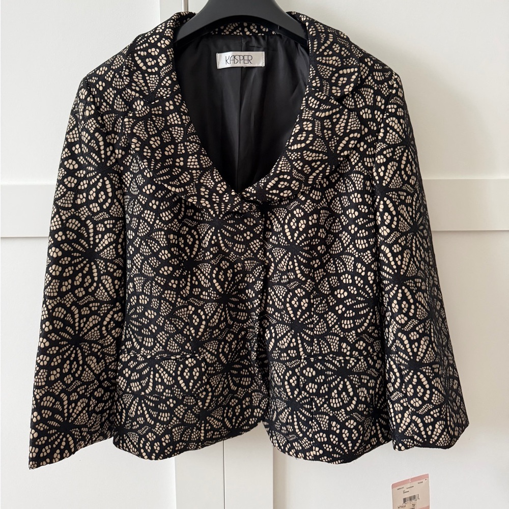 Kasper Elegant Black and Cream Floral Blazer